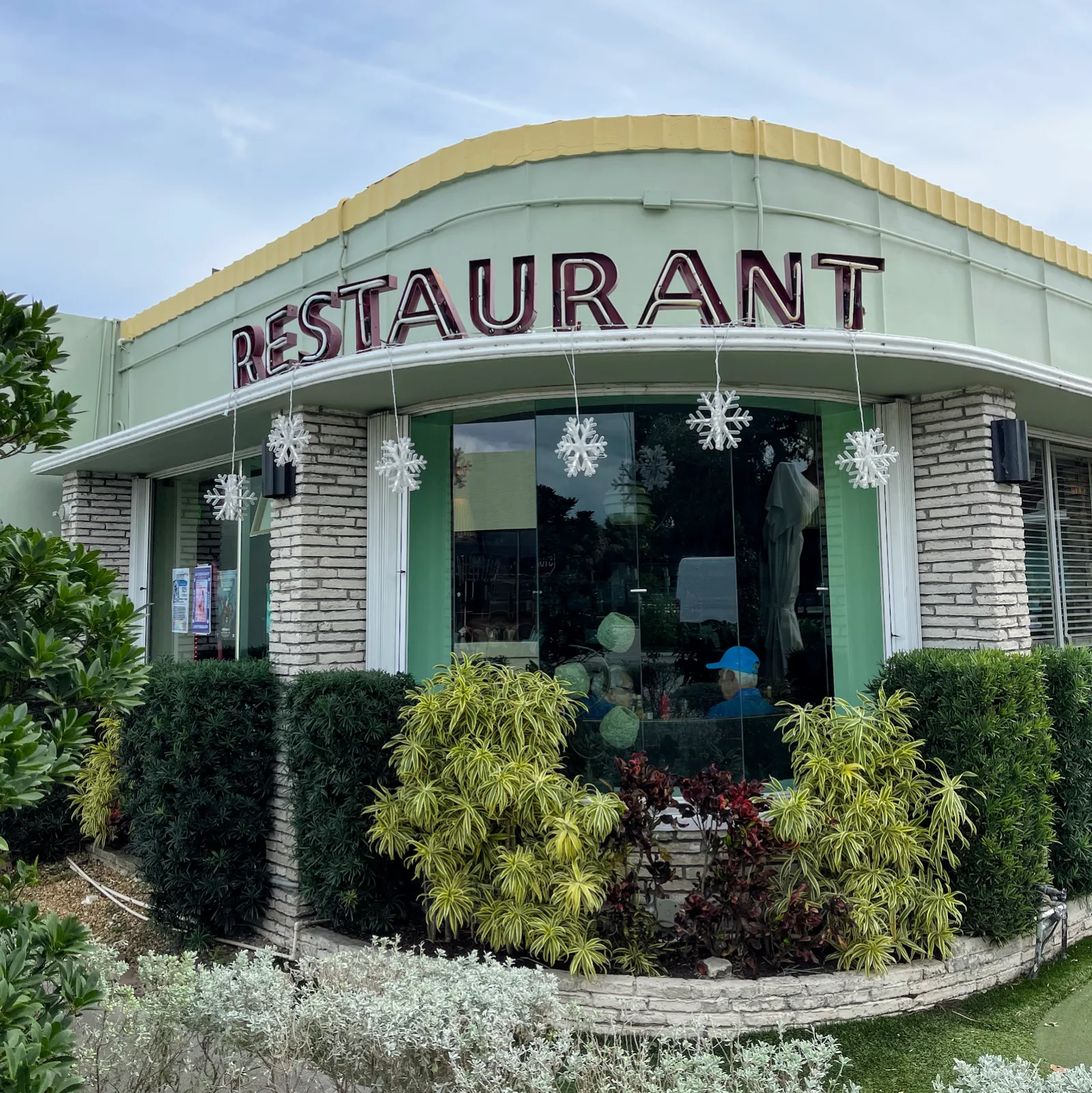 Howley's Restaurant — iconic mid-century diner exterior on S Dixie Hwy